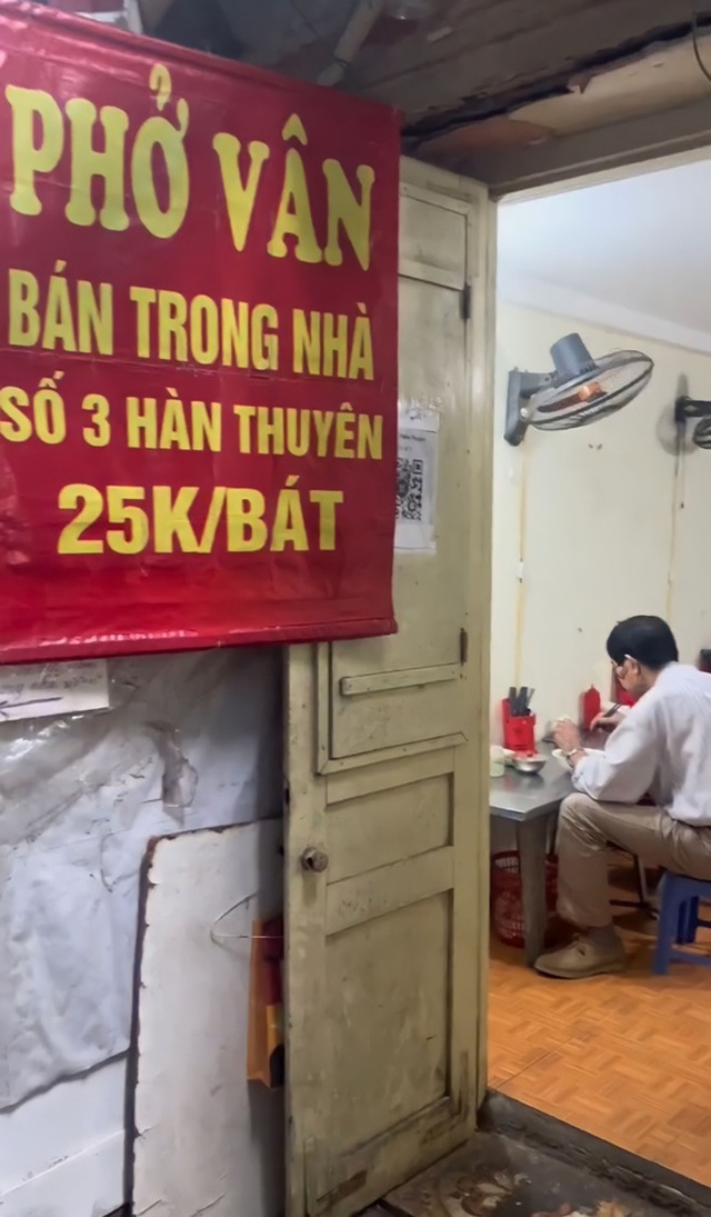 Những quán phở có giá chỉ 25.000 đồng, ngay trung tâm Hà Nội nhưng lại rất ít người biết đến - Ảnh 2.