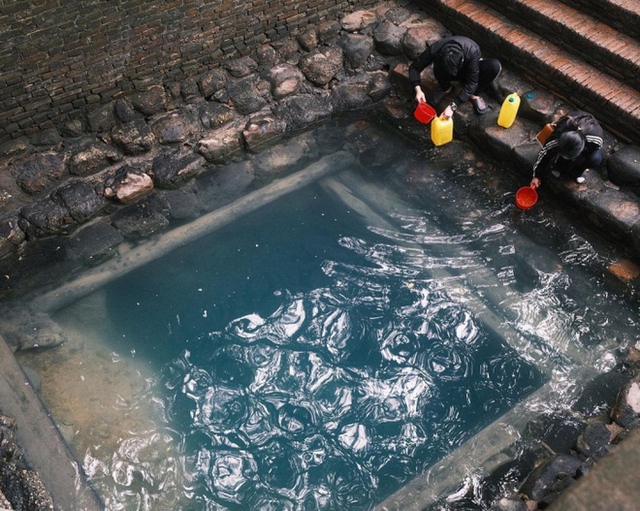 The mystery of the magic fish in the jade-colored ancient well, the natural sweetness in the village of Diem - Photo 7.