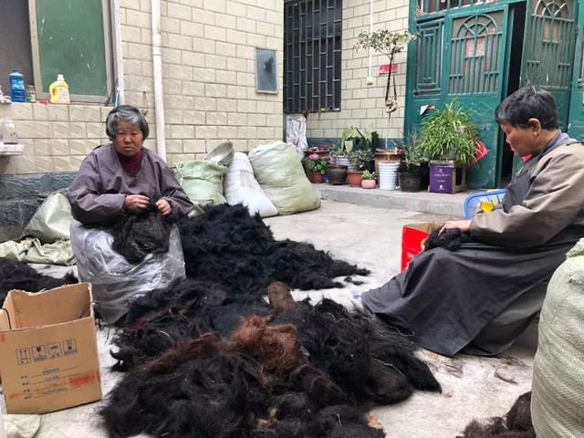 Trung Quốc có thành phố mệnh danh thánh địa của tóc giả - nơi những cô gái nông thôn bán tóc thành thông lệ  - Ảnh 5.