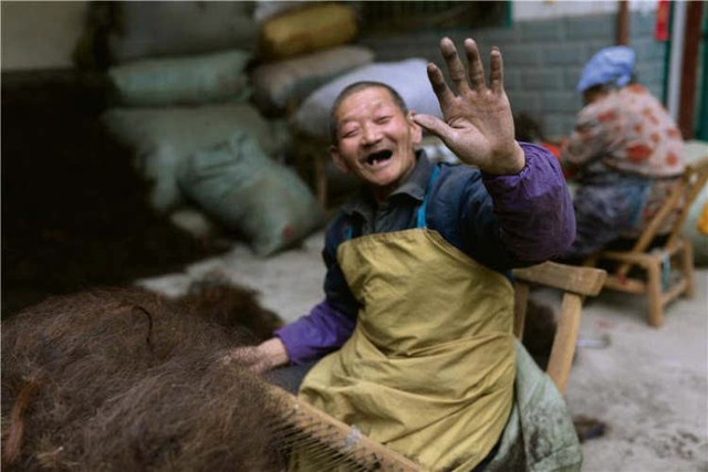 Trung Quốc có thành phố mệnh danh thánh địa của tóc giả - nơi những cô gái nông thôn bán tóc thành thông lệ  - Ảnh 4.