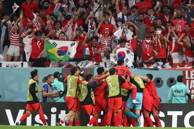 CĐV Hàn Quốc ồn ào nhất World Cup 2022 - Ảnh 1.