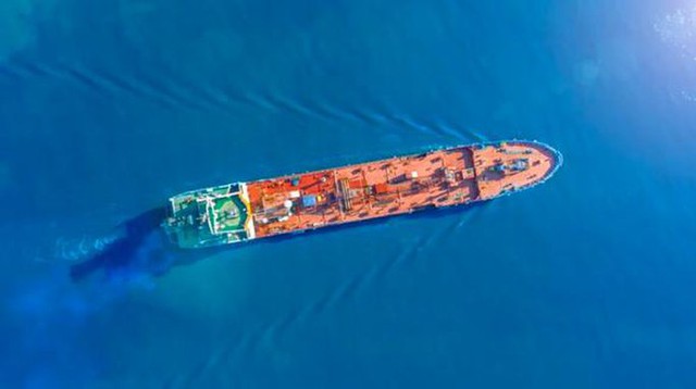 Hàng loạt tàu mắc kẹt ở Thổ Nhĩ Kỳ vì áp giá trần dầu Nga - Ảnh 2.