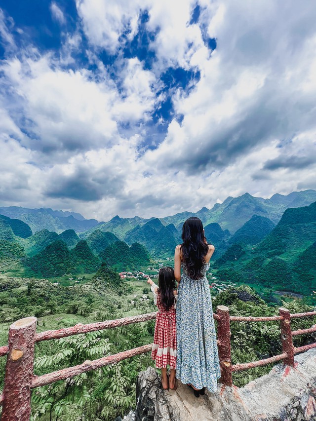 Bé gái 5 tuổi cùng mẹ đi phượt chặng đường 1600km khám phá các tỉnh vùng núi phía Bắc - Ảnh 5.