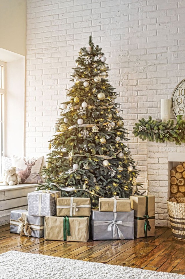 Cách chọn cây thông Noel giá rẻ nhưng vẫn tạo được hiệu ứng tối đa cho căn nhà, lại phù hợp với túi tiền - Ảnh 3.