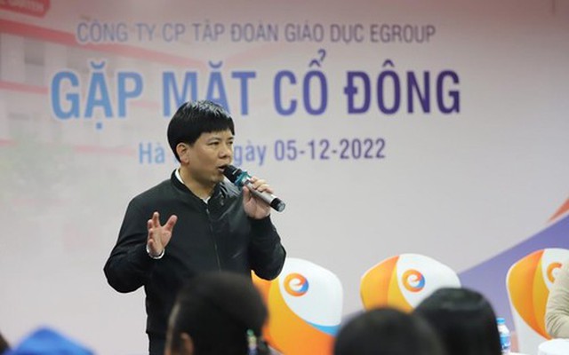 Ông Nguyễn Ngọc Thủy – Chủ tịch Hội đồng Quản trị Tập đoàn Egroup tại buổi gặp mặt, giải đáp các thắc mắc của cổ đông.