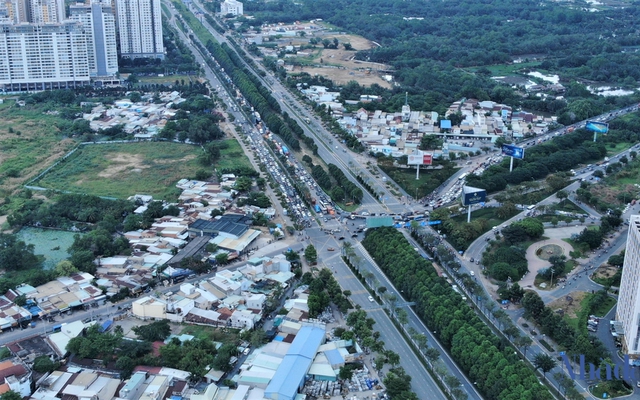 Nút giao An Phú nằm tại điểm đầu của tuyến cao tốc TP.HCM - Long Thành - Dầu Giây và là điểm cuối của đường Lương Định Của giao cắt với đường Mai Chí Thọ. Ảnh: Vũ Phạm