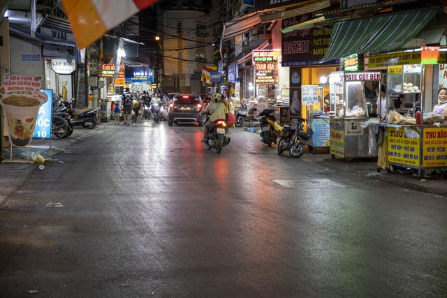 Hàng bánh mì pate “sinh ra” từ ngã tư cột đèn, là “nguồn cảm hứng” cho công ty đồ đóng hộp vì công thức bí mật vẫn chưa từng tiết lộ - Ảnh 1.