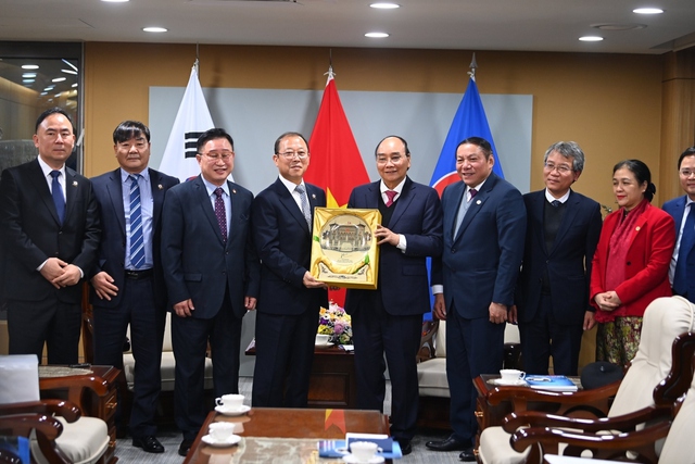 Toàn cảnh chuyến thăm cấp Nhà nước tới Hàn Quốc của Chủ tịch nước Nguyễn Xuân Phúc - Ảnh 14.
