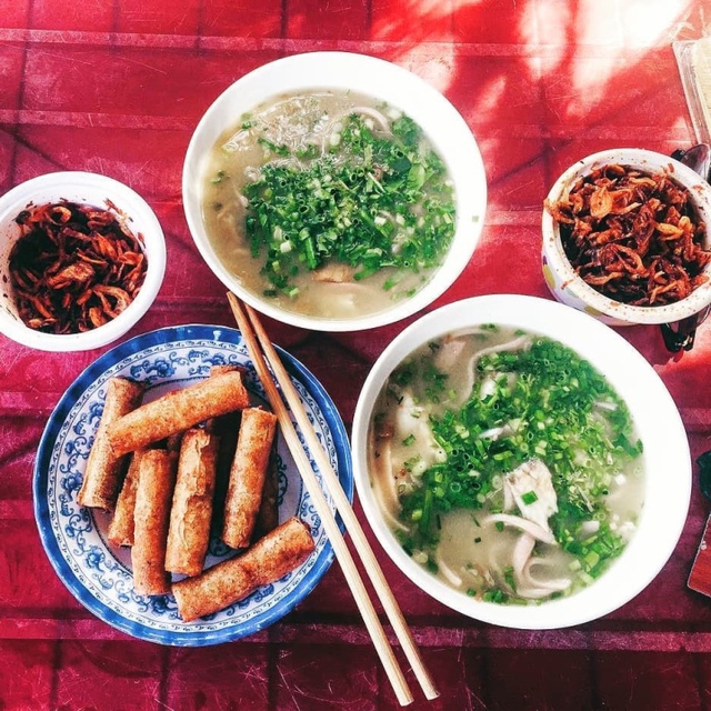 Độc đáo món cháo bánh canh nửa quen nửa lạ, chinh phục thực khách đến Quảng Bình - Ảnh 1.