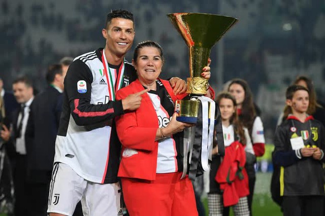 The tearful life of Ronaldo's mother: Used to want to run away from her own house, saving every penny to feed her child's passion - Photo 3.