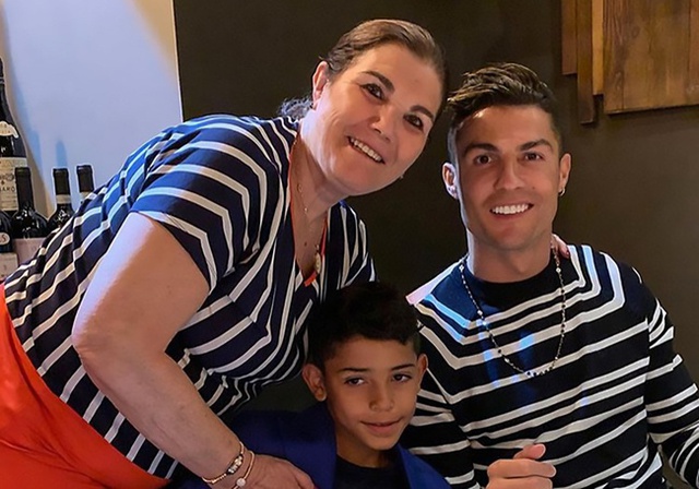 The tearful life of Ronaldo's mother: Used to want to run away from her own house, saving every penny to feed her child's passion - Photo 2.