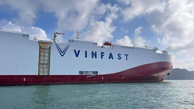載有首批 VinFast VF 8 到美國的船的航程：它已經行駛了將近一半，應該很快就會交付給美國用戶 - 照片 3。