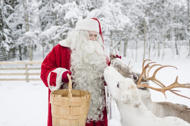 Cận cảnh ngôi làng ông già Noel đẹp như cổ tích, tuyết trắng rơi 6 tháng ở Hà Lan - Ảnh 5.