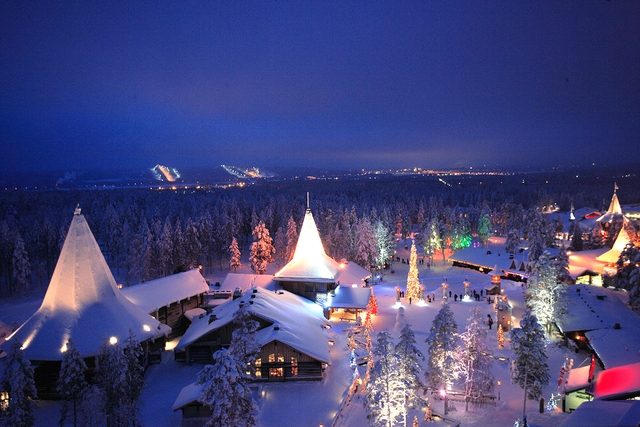 Cận cảnh ngôi làng ông già Noel đẹp như cổ tích, tuyết trắng rơi 6 tháng ở Hà Lan - Ảnh 3.