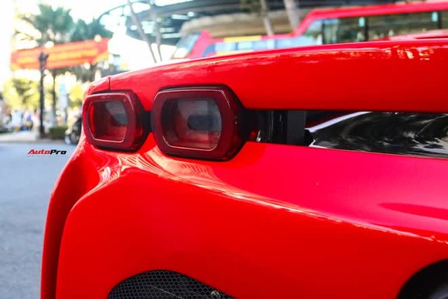 Vừa về nước, Ferrari SF90 Stradale thứ 3 Việt Nam đã lăn bánh du xuân, chủ nhân được đồn đoán là chồng cũ Lệ Quyên - Ảnh 6.
