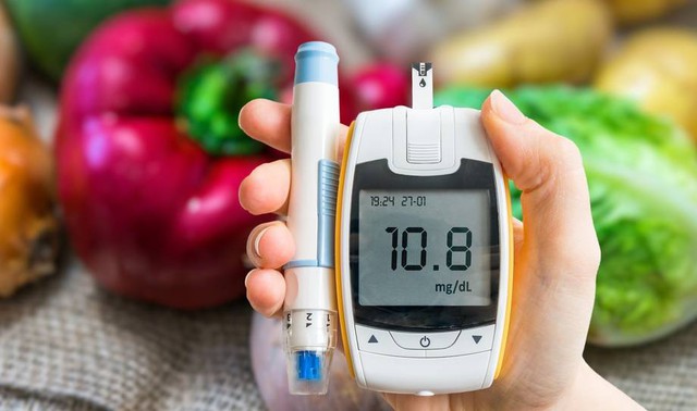2 thói quen dễ gây bệnh tiểu đường nhiều người làm hàng ngày, 5 món tốt ngang insulin tự nhiên, ổn định đường huyết - Ảnh 1.