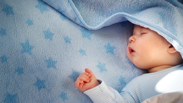 Không phải trẻ cứ ngủ càng sớm càng tốt: Tiết lộ giờ vàng cho trẻ lên giường đi ngủ để IQ cao vượt trội, vóc dáng ngày càng cao lớn - Ảnh 1.