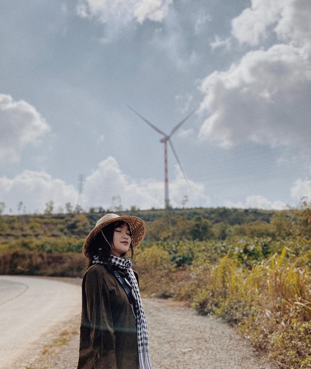 Revealing a dream-like beautiful road right in the middle of Vietnam, people race to search for coordinates to have the opportunity to check-in once - Photo 11.