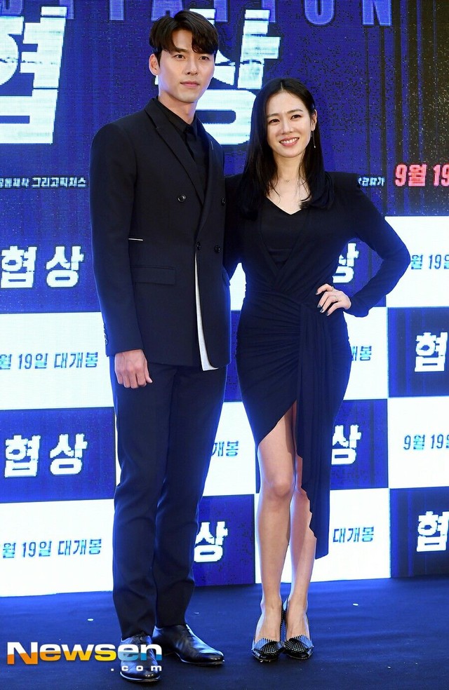 Đẳng cấp thời trang của Son Ye Jin và Hyun Bin: Trung thành với trang phục tối giản, nhưng sang vô cùng tận - Ảnh 5.