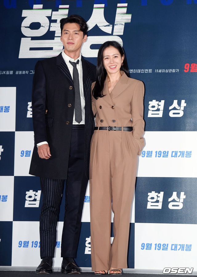 Đẳng cấp thời trang của Son Ye Jin và Hyun Bin: Trung thành với trang phục tối giản, nhưng sang vô cùng tận - Ảnh 6.