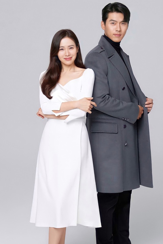 Đẳng cấp thời trang của Son Ye Jin và Hyun Bin: Trung thành với trang phục tối giản, nhưng sang vô cùng tận - Ảnh 7.