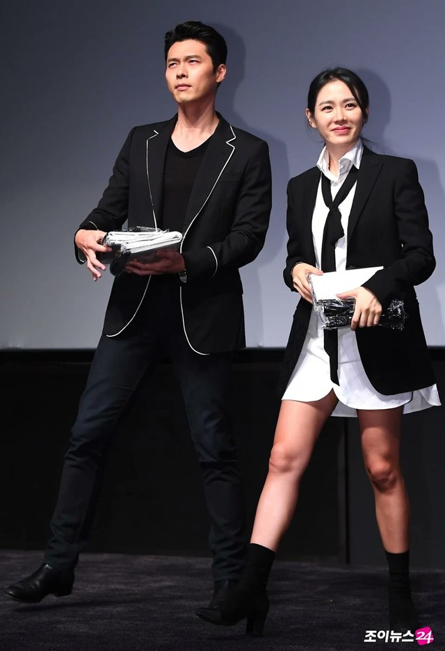 Đẳng cấp thời trang của Son Ye Jin và Hyun Bin: Trung thành với trang phục tối giản, nhưng sang vô cùng tận - Ảnh 8.