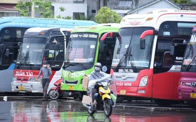 Giá xăng dầu tăng mạnh, người dân, doanh nghiệp 'gánh' thêm nhiều nỗi lo