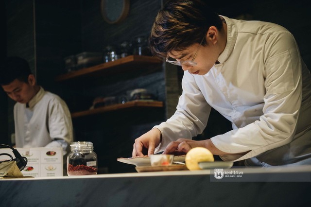 Chân dung đầu bếp trẻ lọt Forbes Vietnam under 30 năm 2022 : Từ bếp phụ không lương xứ Bắc Âu đến chủ nhà hàng đặc biệt, giúp thực khách trải nghiệm một thế giới khác - Ảnh 5.