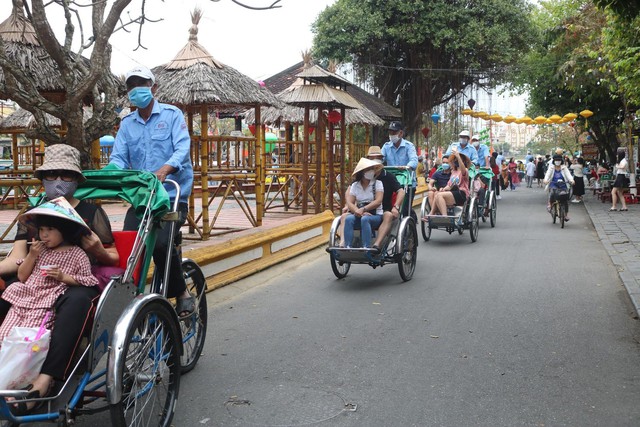 Đà Nẵng, Hội An du khách nhộn nhịp trở lại - Ảnh 15.