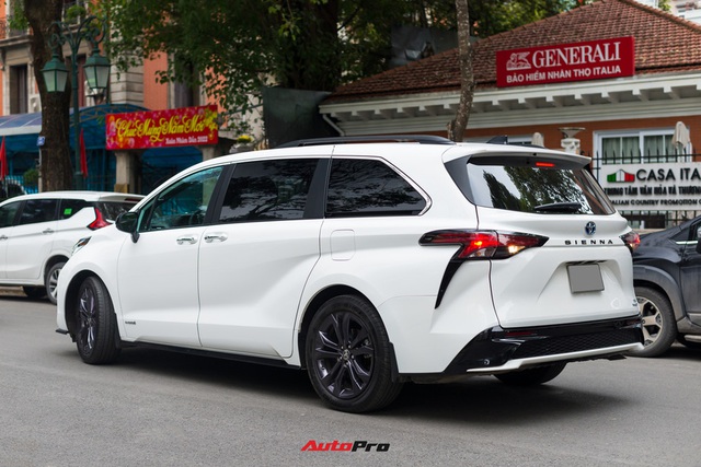 Cận cảnh Toyota Sienna XSE Hybrid đầu tiên tại Việt Nam: Gần 4 tỷ đồng cho dân chơi thích xe gia đình thể thao - Ảnh 6.