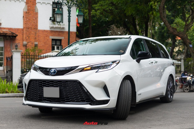 Cận cảnh Toyota Sienna XSE Hybrid đầu tiên tại Việt Nam: Gần 4 tỷ đồng cho dân chơi thích xe gia đình thể thao - Ảnh 8.