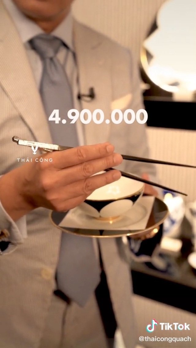 Vừa khoe đôi đũa gần 5 triệu, chén bát gần 3 triệu, Thái Công lại dạy phong cách sống trên bàn ăn khiến dân mạng thấy mắc mệt - Ảnh 3.