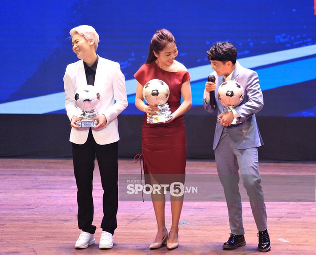 Huỳnh Như lần thứ 3 liên tiếp giàng được giải thưởng quả bóng Vàng nữ Việt Nam 2021 - Ảnh 1.