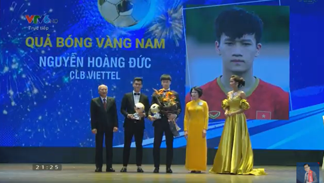 Nóng: Tiền vệ Nguyễn Hoàng Đức giành Quả bóng vàng Việt Nam 2021 - Ảnh 1.