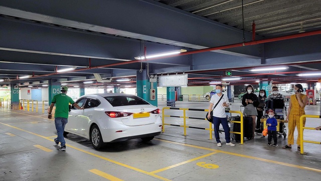 Sân bay Tân Sơn Nhất phối hợp BeCar, GrabCar mở làn ô tô mới D1: Phí đón khách 25.000VND, mục tiêu giảm tình trạng ùn ứ - Ảnh 4.