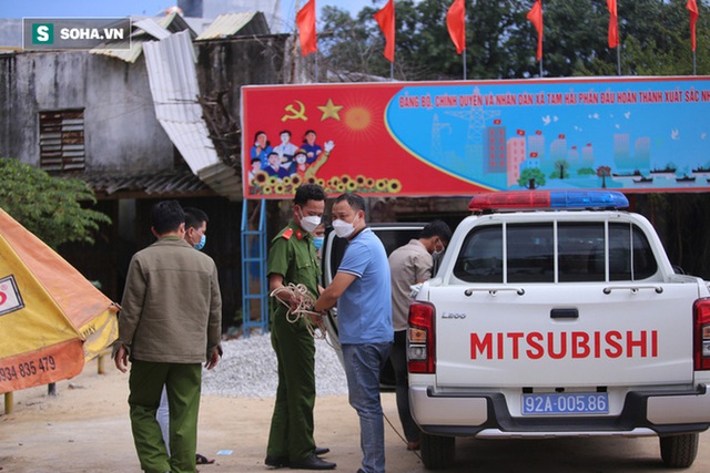  ẢNH: Toàn cảnh thực nghiệm hiện trường vụ cha ném con gái 5 tuổi xuống sông Trường Giang - Ảnh 1.