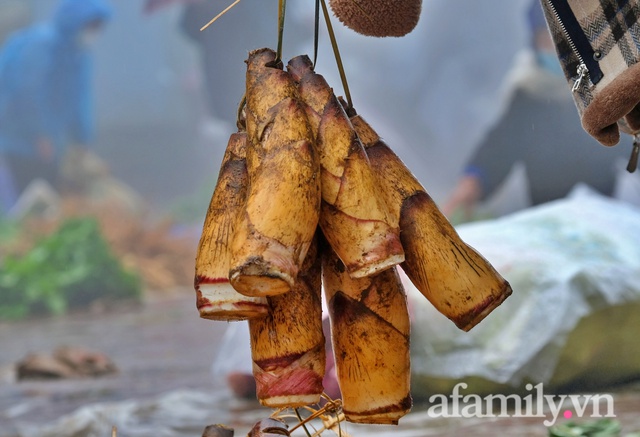 Độc đáo phiên chợ trong sương vùng cao Y Tý, nơi mọi giao dịch thực hiện bằng những nụ cười và cái bắt tay! - Ảnh 14.