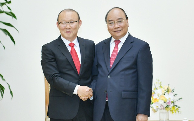 Chủ tịch nước Nguyễn Xuân Phúc và HLV Park Hang Seo.