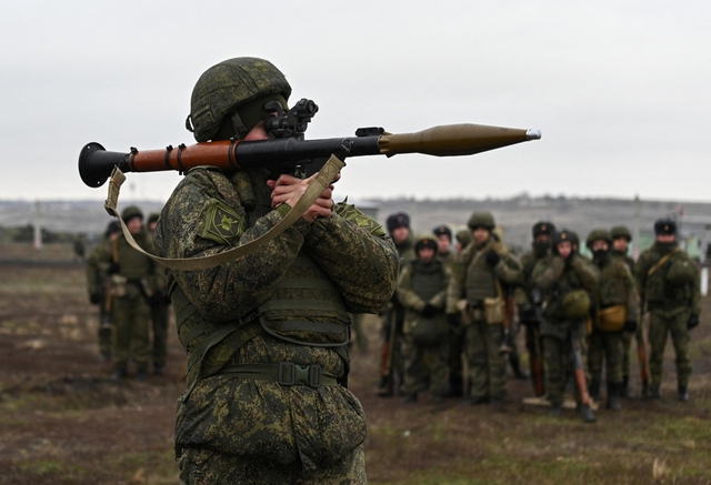 Khủng hoảng tại Ukraine sẽ chưa thể sớm chấm dứt kể cả Nga có thực sự lui binh - Ảnh 1.
