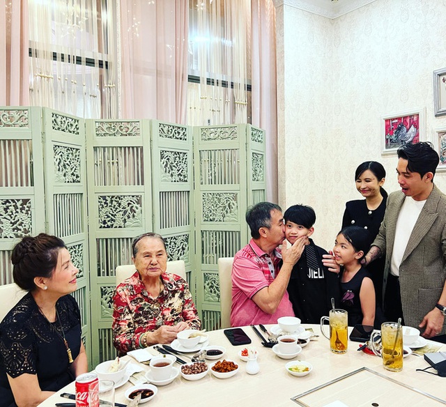 Đại gia Minh Nhựa khoe bữa tiệc gia đình đầy đủ các thành viên, Mina Phạm lại được chú ý nhất vì nhan sắc quá lạ - Ảnh 2.