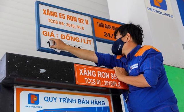 Giá xăng Việt Nam cao nhất mọi thời đại, nhưng vẫn rẻ hơn ở Trung Quốc bao nhiêu? - Ảnh 1. Giá xăng Việt Nam cao nhất mọi thời đại, nhưng vẫn rẻ hơn ở Trung Quốc bao nhiêu? - Ảnh 1.