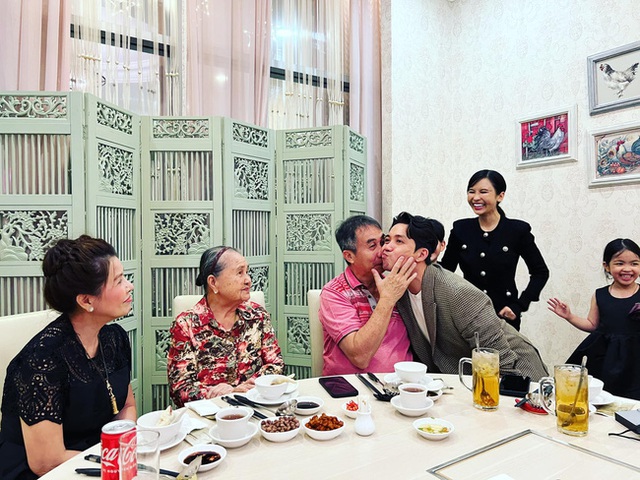 Đại gia Minh Nhựa khoe bữa tiệc gia đình đầy đủ các thành viên, Mina Phạm lại được chú ý nhất vì nhan sắc quá lạ - Ảnh 3.
