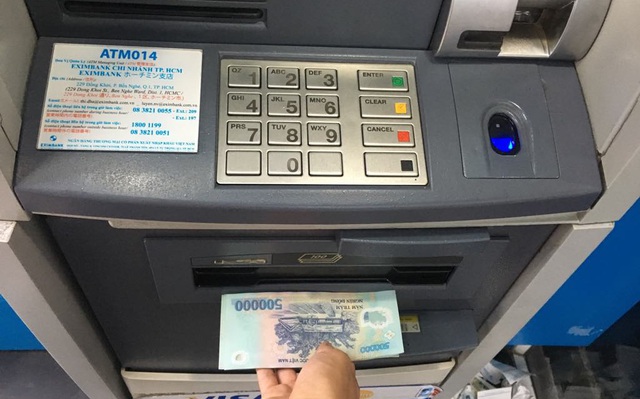 Làm gì khi ATM không nhả tiền dù tài khoản đã báo trừ tiền?