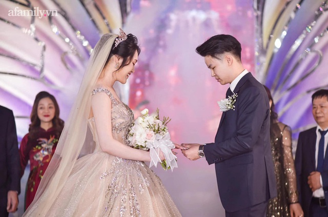Câu chuyện đằng sau đám cưới tiền tỷ của đại gia Ninh Bình: Chàng CEO trẻ từng chi 182 triệu mua vé máy bay về thăm người yêu và cú xoay chuyển khó ngờ - Ảnh 14.