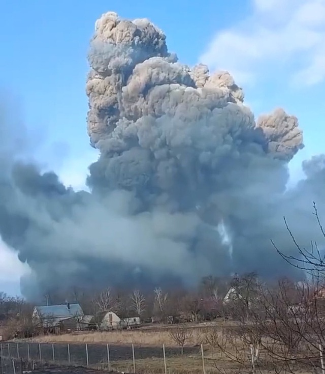 Ukraine nói Nga trút mưa tên lửa hành trình  - Ảnh 2.