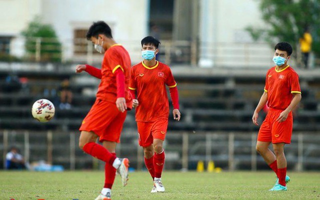 Chiều 23/2, U23 Việt Nam tập buổi cuối trước trận bán kết với U23 Timor Leste. Chỉ có 10 cầu thủ xuất hiện trên sân Army, trong đó Đặng Tuấn Hưng là thủ môn duy nhất.