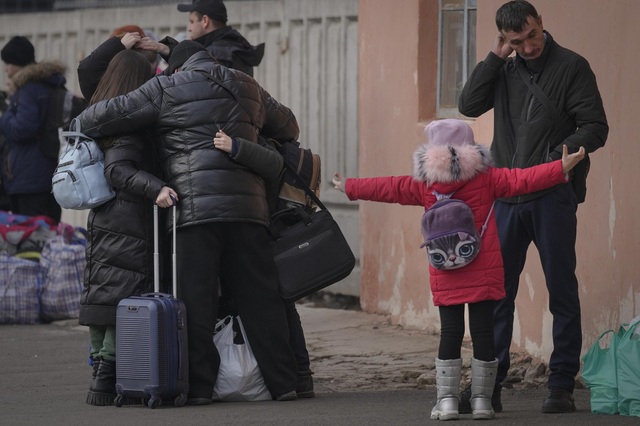 Những em bé Ukraine trong vòng tay mẹ: Ngày nghỉ ạ? Không con yêu, chiến tranh đã bắt đầu! - Ảnh 9.