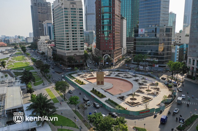  Ảnh: Khu tượng đài Trần Hưng Đạo được khoác “áo” mới hiện đại bên sông Sài Gòn - Ảnh 1.