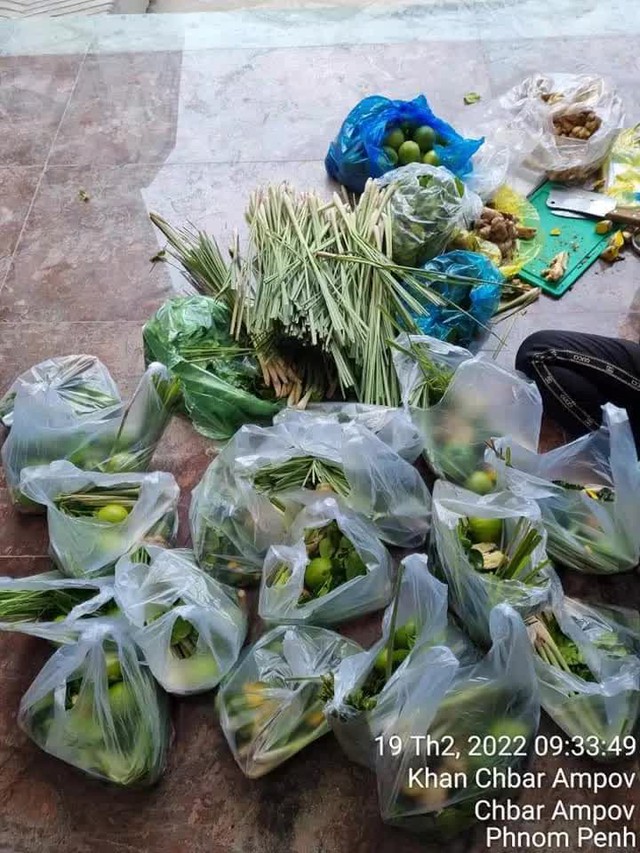 Ấm lòng tình cảm đồng bào tại Campuchia dành cho U23 Việt Nam: Đồ xông hay thức ăn bổ dưỡng, chỉ cần là có - Ảnh 2.