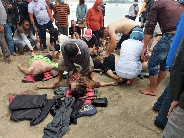 NÓNG: Chìm ca nô chở 36 khách du lịch ở Hội An, vớt được 30 người, 10 người đã tử vong - Ảnh 2.